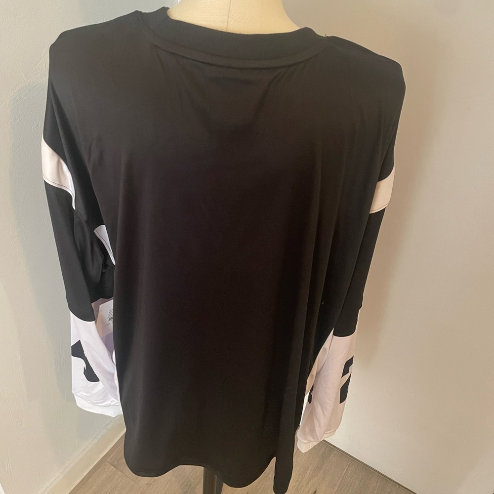 Black and White Southside Hockey Jersey - Picture 3 of 11